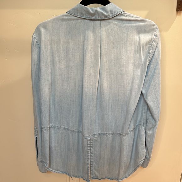 Cloth & Stone Split Back Buttondown, size small - Picture 2 of 3